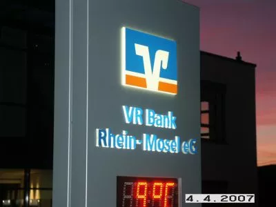 Pylon VR-Bank von A1 Werbeprofi