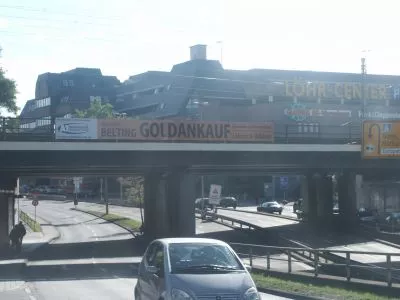 Reklameflaeche Werbeflaeche Eisenbahnbruecke Am Woellershof Koblenz Loehr Center