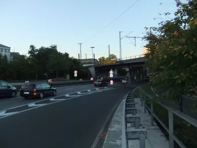 Eisenbahnbruecke Reklame Zaun Stoffel Koblenz Cusanusstr. einwaerts 2010 10 08 04 inhalt