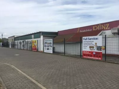 Reklameflaechen Muelheim-Kaerlich Musterhauszentrum Gewerbegebiet