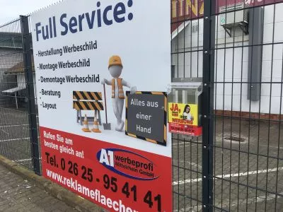 Reklameflaechen Muelheim-Kaerlich Musterhauszentrum Gewerbegebiet