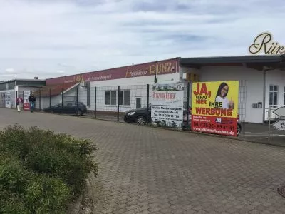 Reklameflaechen Muelheim-Kaerlich Musterhauszentrum Gewerbegebiet