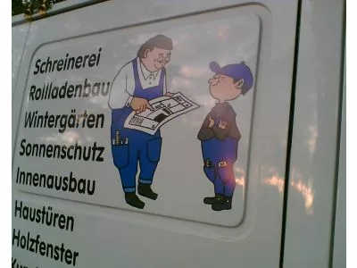Transporterbeschriftung im Digitaldruck und Folienschriften im Detail von ihrem Profi Transporterbeschriftung im Digitaldruck und Folienschriften im Detail von ihrem Profi