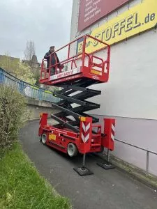 Scherenbuehne mit Stuetzen mieten Muelheim-Kaerlich