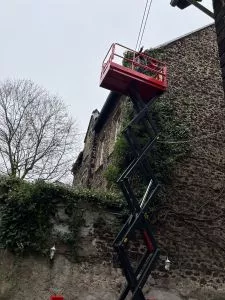 Scherenbuehne mit Stuetzen mieten Muelheim-Kaerlich