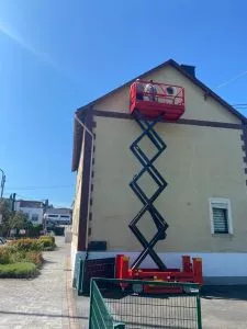 Scherenbuehne mit Stuetzen mieten Muelheim-Kaerlich