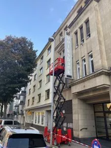 Scherenbuehne mit Stuetzen mieten Muelheim-Kaerlich